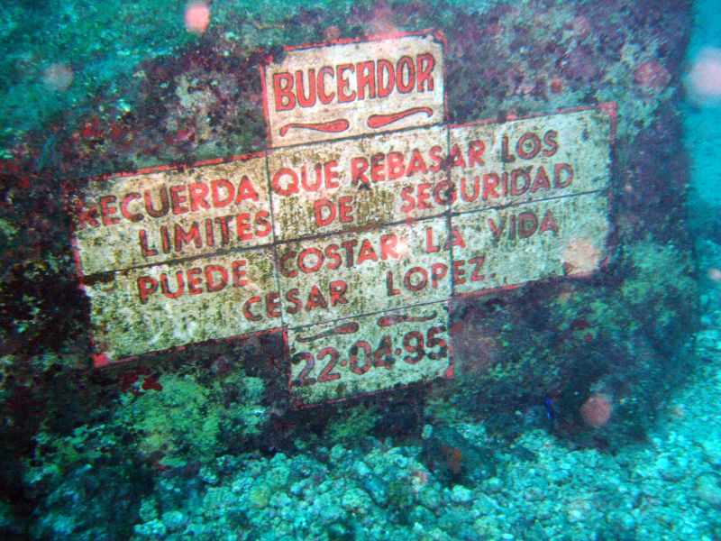 Memorial at 35m depth
